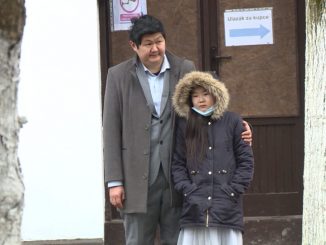 Leutar.net Mongolska porodica odlazi iz Srbije zbog rasizma: Kćerku mi u školi zovu “smrdljivom kineskinjom”