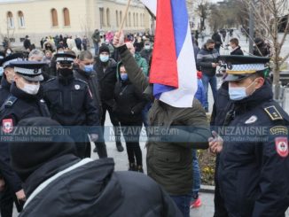 Leutar.net Specijalci okružili demonstrante!? Protest ugostitelja i frizera u Banjaluci