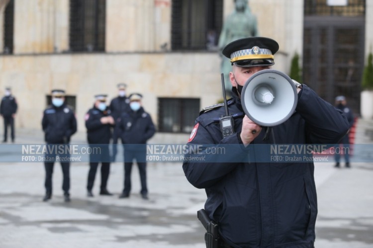 Leutar.net Specijalci okružili demonstrante!? Protest ugostitelja i frizera u Banjaluci