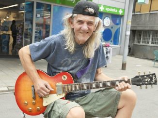 Leutar.net Čuveni muzičar iz Kneza mora u zatvor zbog sviranja na ulici