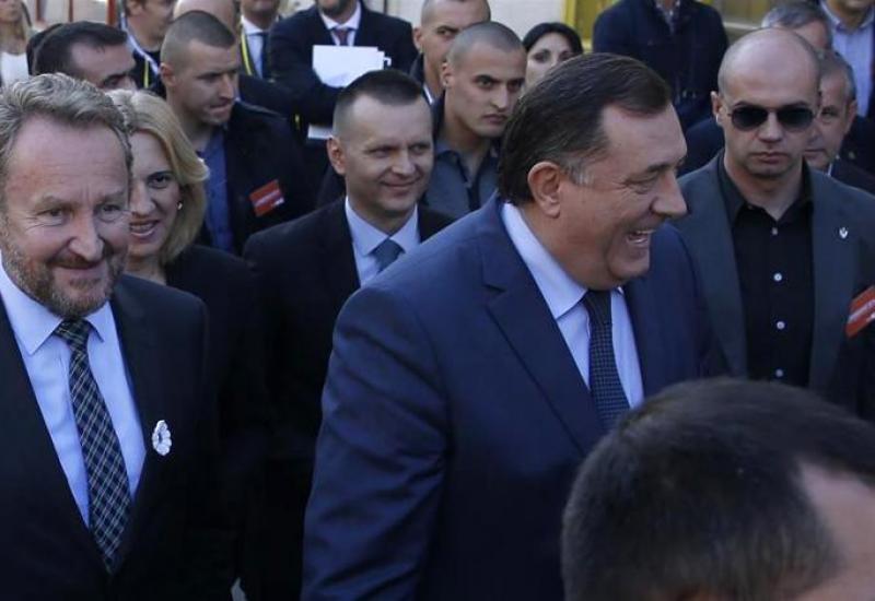 Leutar.net Predstava za narod: Zapaljiva retorika Dodik - Izetbegović trajaće do izbora?!