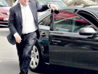 Leutar.net I to je moguće... Prima 5 plata, ima 7 funkcija, zarađuje 34.000 € mjesečno