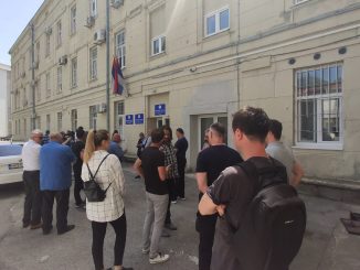 Leutar.net Spontani protest ispred stanice policije u Trebinju