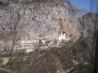 Leutar.net U Ostrog se ne ide kad vam je volja, već kad vas Sveti Vasilije pozove: Ove stvari nikako ne smete raditi kad idete pred ovog sveca
