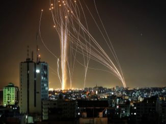 Leutar.net Raketni napad i na Tel Aviv: Hamas ispalio 130 raketa, Izrael prethodno srušio stambenu zgradu u pojasu Gaze