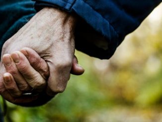 Leutar.net OGLAS: Roditelji na prodaju - otac 68, majka 66 godina! Cijena povoljna!
