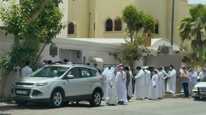 Leutar.net Redovi ispred Ambasade: Stanovnici Saudijske Arabije žele doći u BiH (VIDEO)