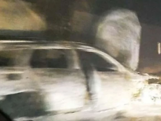 Leutar.net Navijači presreli automobil sudije Topalovića i zapalili ga bakljama nakon utakmice u Mostaru, ima povrijeđenih