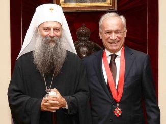 Leutar.net Patrijarh Porfirije uručio Miloradu Vučeliću orden Svetog Save