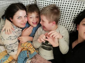 Leutar.net Mira žena sa najvećim srcem - usvojila dva dječaka sa Daunovim sindromom nakon što ih je majka napustila