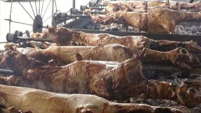 Leutar.net Poskupilo pečenje: Kilogram janjetine u restoranima u Hercegovini košta čak 50 KM!