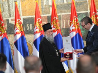 Leutar.net Vučić uručio orden Pahomiju – vladiki za koga se vezuju seksualne afere