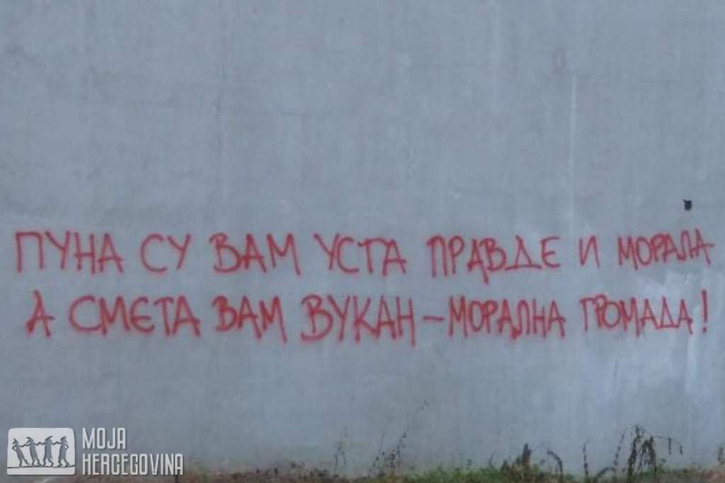 Leutar.net Uoči današnje tribine pokreta “Za pravdu i red” u Banjaluci osvanuli grafiti podrške Nebojši Vukanoviću (FOTO)