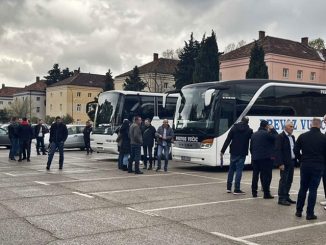 Leutar.net Na skup u Banjaluku krenula tri autobusa iz Trebinja (FOTO)