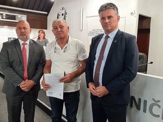 Leutar.net Biznismen iz BiH uvezao 100 radnika iz Turske, plata 1.000 evra, smještaj i hrana