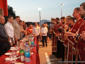 Leutar.net Dodik i 7 sveštenika otvorili pumpu na Manjači