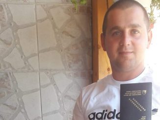Leutar.net Ispraća i trećeg sina koji odlazi trbuhom za kruhom a ostavlja i trudnu ženu