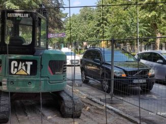 Leutar.net Nebojša Vukanović svojim automobilom blokirao bagere u centru Banjaluke