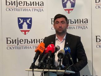 Leutar.net Ogorčeni Petrović poručuje: "Ovdje hara kriminal, mafijaški klanovi, banke gore u plamenu, ljudi se kupuju a mozgovi odlaze"