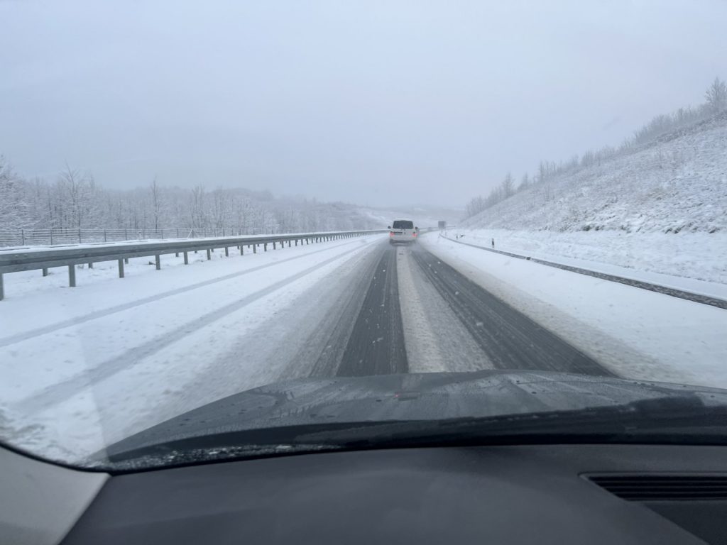 Leutar.net Snijeg 21. januara iznenadio putare, autoput “9. januar” zatrpan