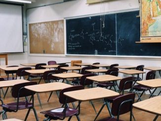 Leutar.net Vlada donela odluku o ukidanju osnovnih i srednjih škola