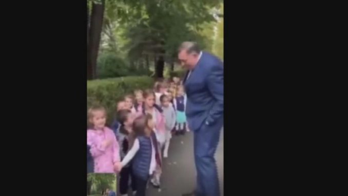 Leutar.net Djeca pitaju Dodika: "Đe si lopove" (VIDEO)