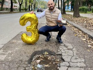 Leutar.net Sarajevo: Proslavio treći rođendan rupe na cest