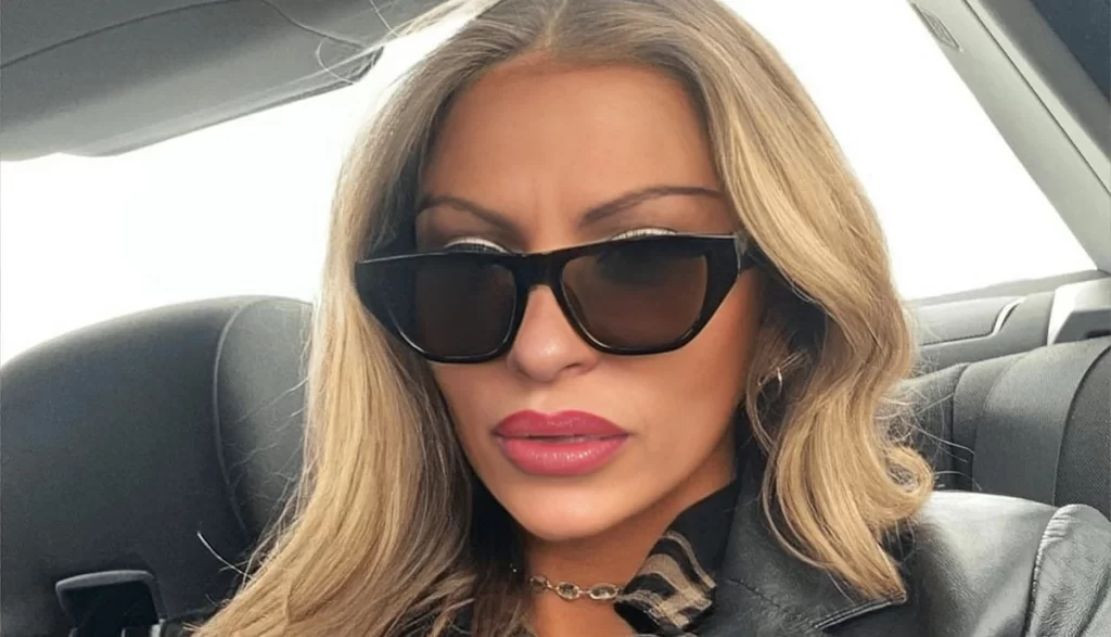 Leutar.net Lažni život lažne zubarke iz Beograda na vodi: Pored falsifikovane diplome medicine objavljivala i montirane fotografije sa pevačima, influenserki ukrala idenitet