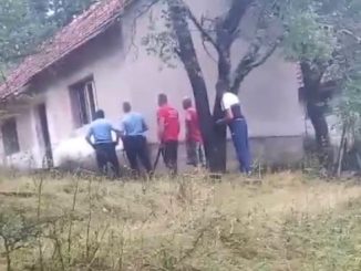 Leutar.net HAOS u Zovom Dolu kod Nevesinja, migranti zauzeli kuću, pucali i bacali bombe na mještane i policiju