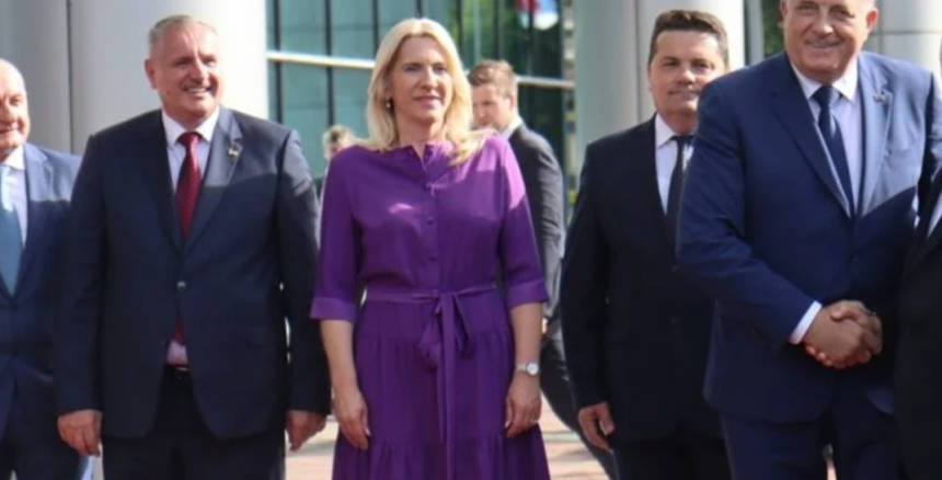 Leutar.net Dodik, Cvijanović, Stevandić i Višković na prvom školskom času: Ugledajte se na nas!