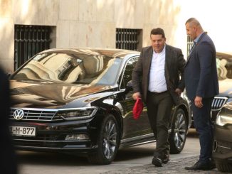 Leutar.net Plaćaju 350.000 KM za 4 vozila: Narodna skupština Srpske kupuje automobile od SAVJETNIKA Nenada Stevandića