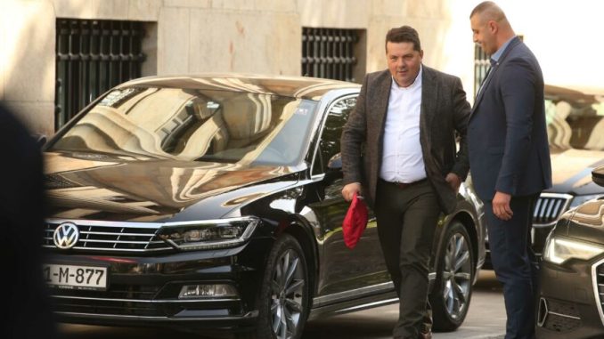 Leutar.net Plaćaju 350.000 KM za 4 vozila: Narodna skupština Srpske kupuje automobile od SAVJETNIKA Nenada Stevandića