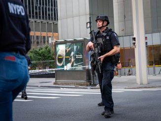 Leutar.net Krvavi pir u Americi: Naoružani napadač ubio četvoro, među njima i policajac (FOTO)