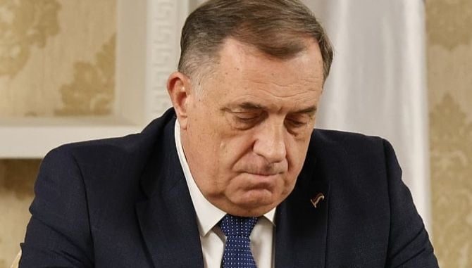 Leutar.net Dodik se krije od poštara: Neće da primi odluku o prestanku mandata!