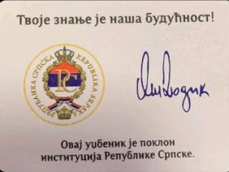 Leutar.net (FOTO) “Dodik je i Tita nadmašio” Najava naljepnica sa Dodikovim potpisom na besplatnim udžbenicima izazvala buru