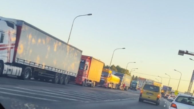 res_1756823148_hitno-prekinuti-blokade-velika-steta-se-nanosi