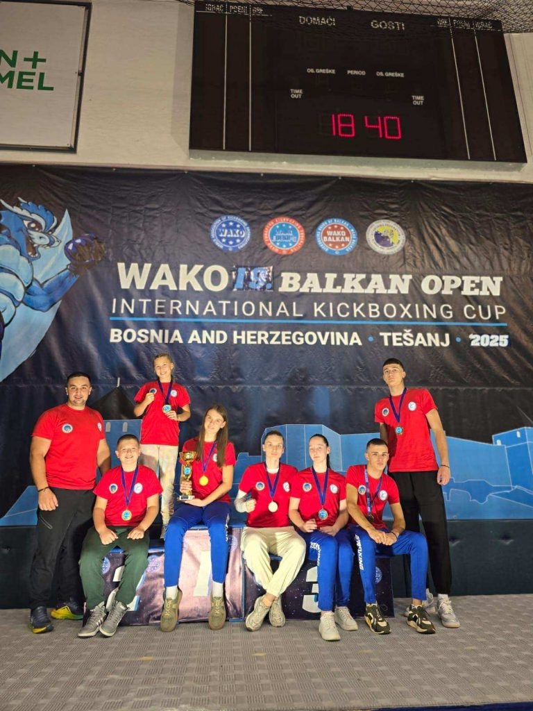 Sedam medalja za kik boksere „Veleža“ na Balkanskom openu u Tešnju Leutar.net Leutar.net Sedam medalja za kik boksere „Veleža“ na Balkanskom openu u Tešnju