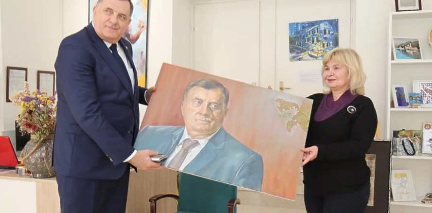 Leutar.net Vlada zabranila da se skidaju Dodikove slike u institucijama Srpske!?