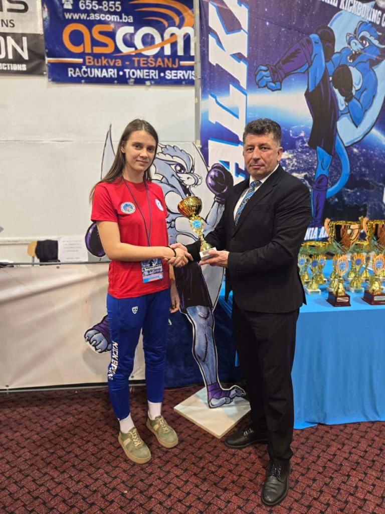 Sedam medalja za kik boksere „Veleža“ na Balkanskom openu u Tešnju Leutar.net Leutar.net Sedam medalja za kik boksere „Veleža“ na Balkanskom openu u Tešnju