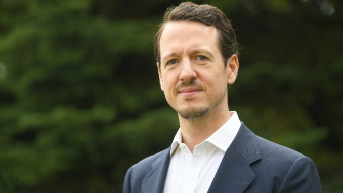 Leutar.net Princ Filip Karađorđević pozvao vlast da ukloni Ćacilend