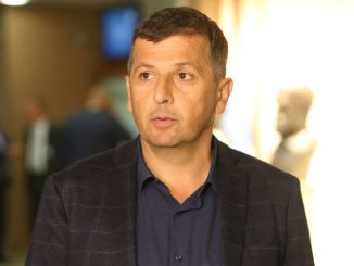 Leutar.net "Prešli su svaku mjeru" Nebojša Vukanović ZADRŽAN 4 SATA NA GRANICI sa Srbijom, najavio prijavu protiv Dačića