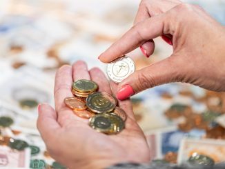 Leutar.net Vlast u FBiH povećava plate funkcionerima, a štedi na oboljelima