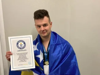 Leutar.net Belmin Osmanbegović oborio Guinessov rekord: Glavom razbija siporex blokove