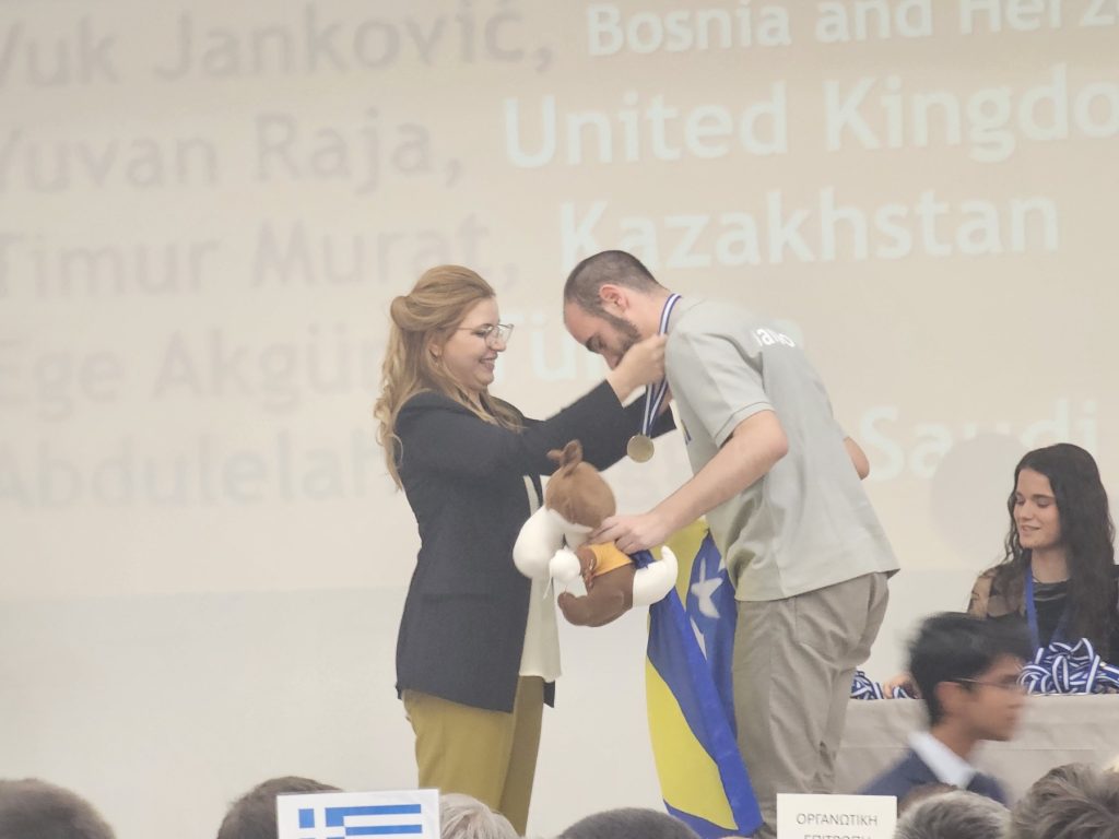 Leutar.net Nevjerovantan uspjeh Vuka Jankovića i matematičke ekipe BiH!