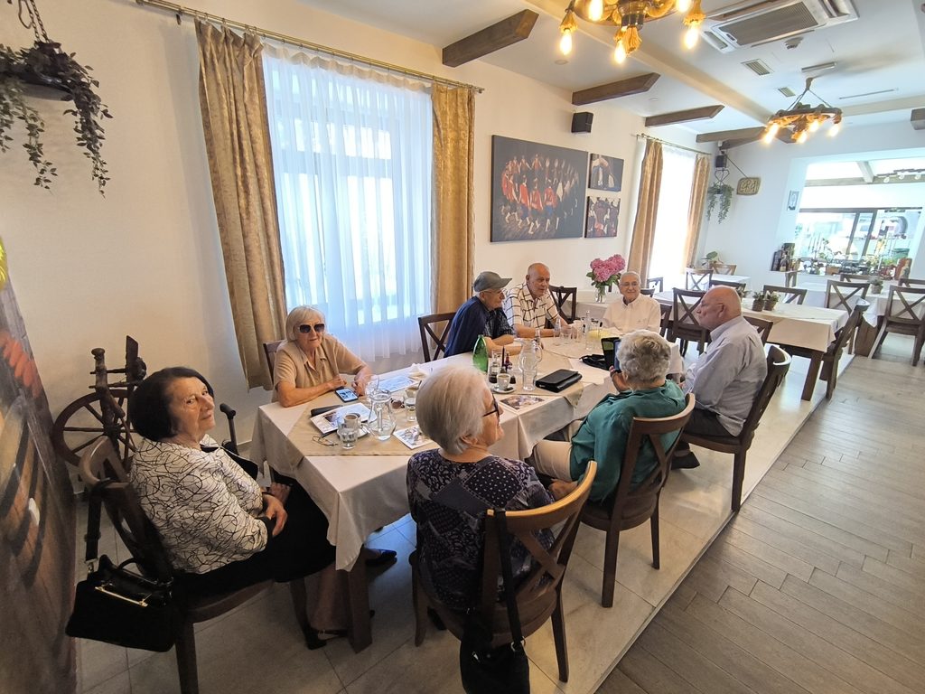 Nekadašnji učenici trebinjske gimnazije obilježili 68 godina mature Leutar.net Leutar.net Nekadašnji učenici trebinjske gimnazije obilježili 68 godina mature