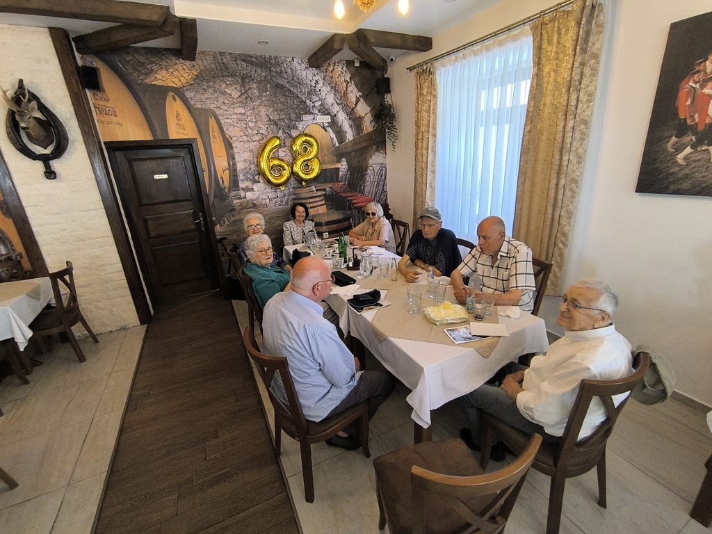 Nekadašnji učenici trebinjske gimnazije obilježili 68 godina mature Leutar.net Leutar.net Nekadašnji učenici trebinjske gimnazije obilježili 68 godina mature