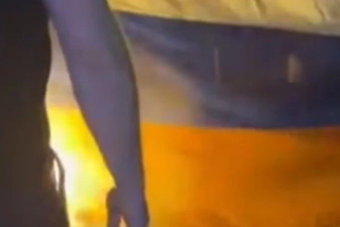 Leutar.net Paljenje zastave nastavak smišljenih udbaških provokacija na tragu snimka Dodik – Bakir, da li će sestrić Vico kupiti Dodiku kartu u loži pored Trampa?