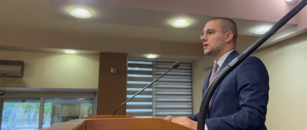 Leutar.net Đorđe Vučinić održao press nakon incidenta u Narodnoj skupštini Republike Srpske (VIDEO)