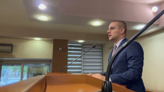 Leutar.net Đorđe Vučinić održao press nakon incidenta u Narodnoj skupštini Republike Srpske (VIDEO)