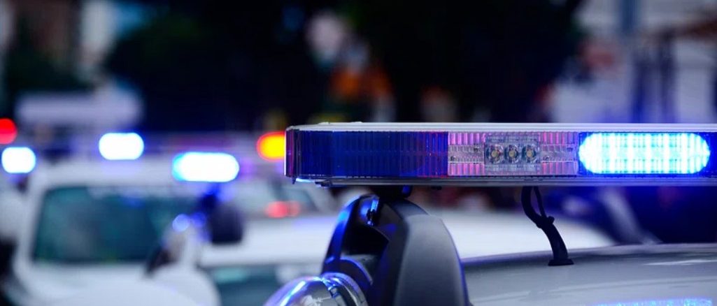 Leutar.net Policajac van dužnosti motociklom udario u grupu pješaka u Hadžićima, jedna osoba poginula, a tri povrijeđene